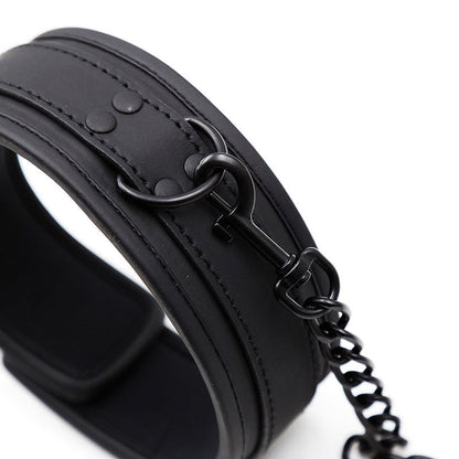 Dark Room Collar con Cadena