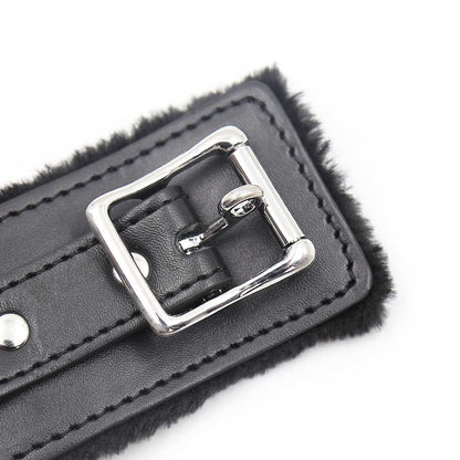Collar Felpa con Cadena SENS Negro